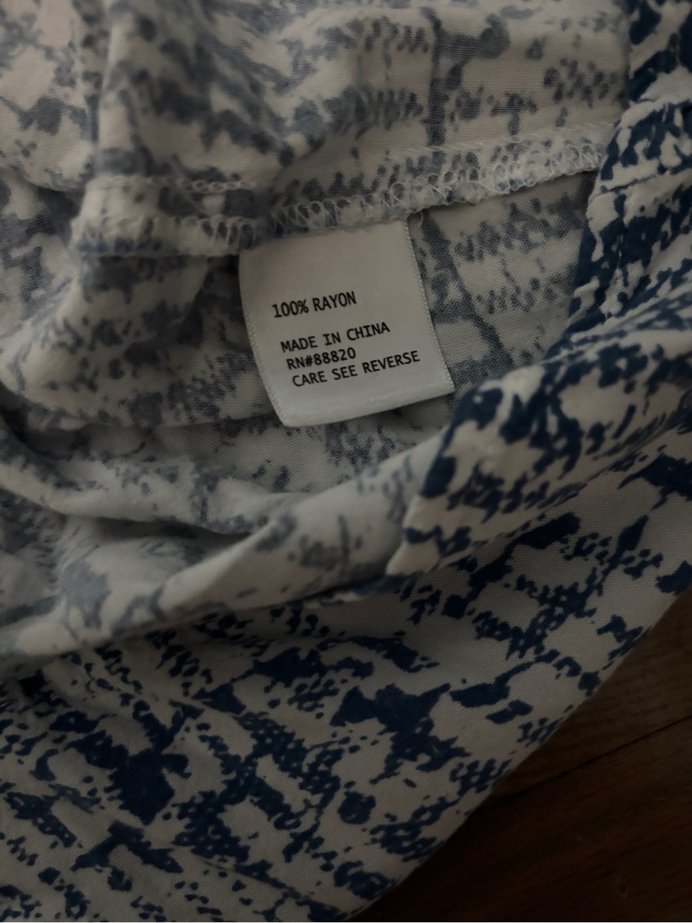 Cynthia Rowley Sleeveless Blue & White Printed Button-Front Women's Top - Picture 2 of 4